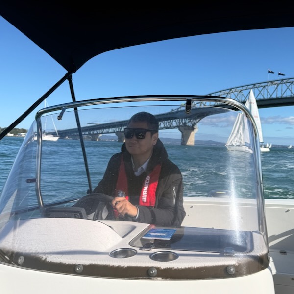 Speedboating 快艇